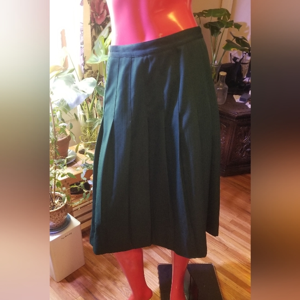 Elegant Green Women's Skirt